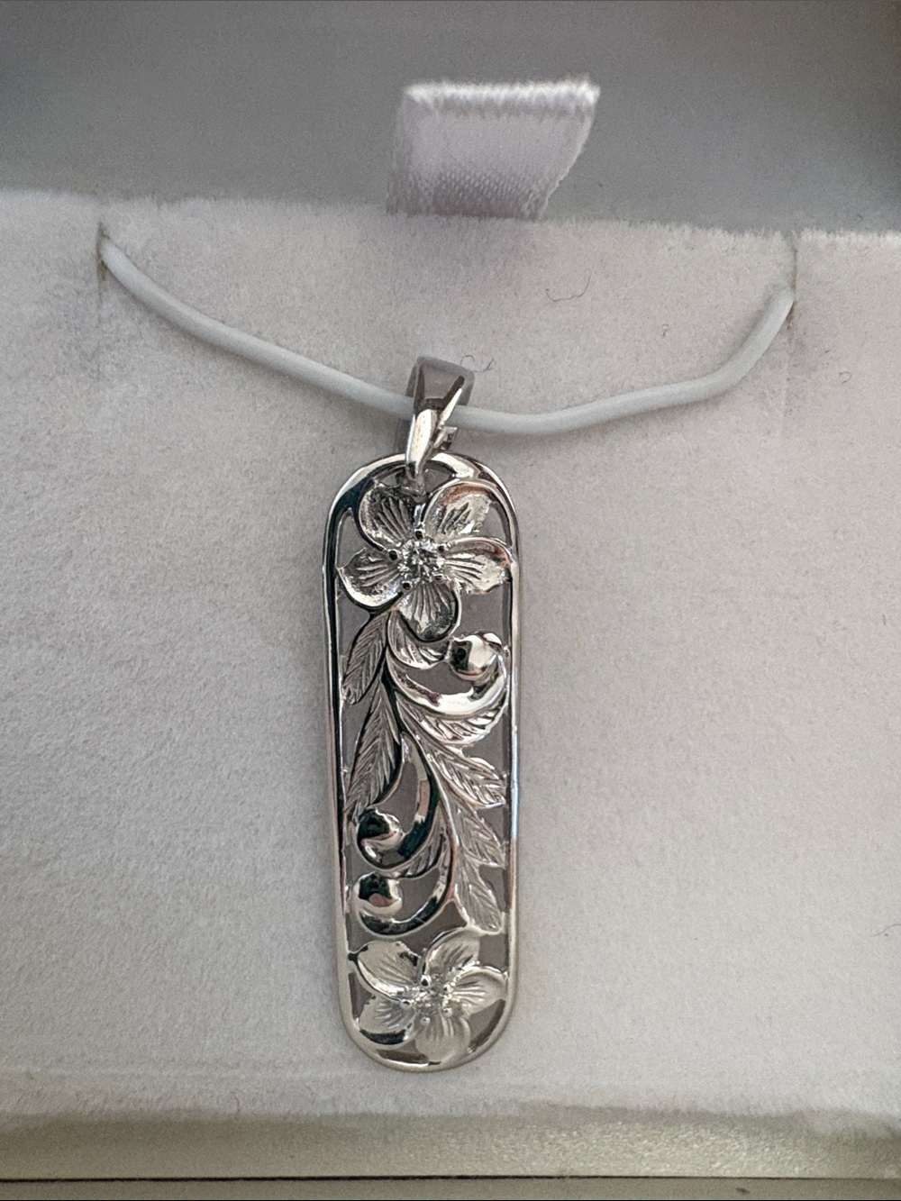 Maui Divers Hawaiian Heirloom Plumeria Pendant - Picture 2 of 9